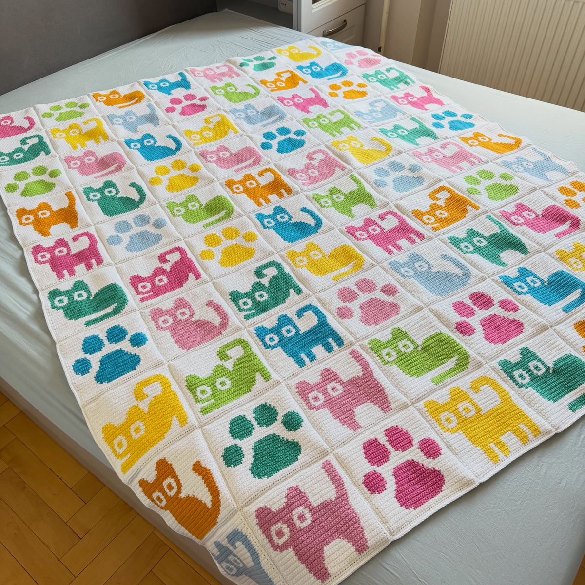 Granny Square Cats Crochet Collection – Blanket, Cardigan & Bags + Free old version Pattern