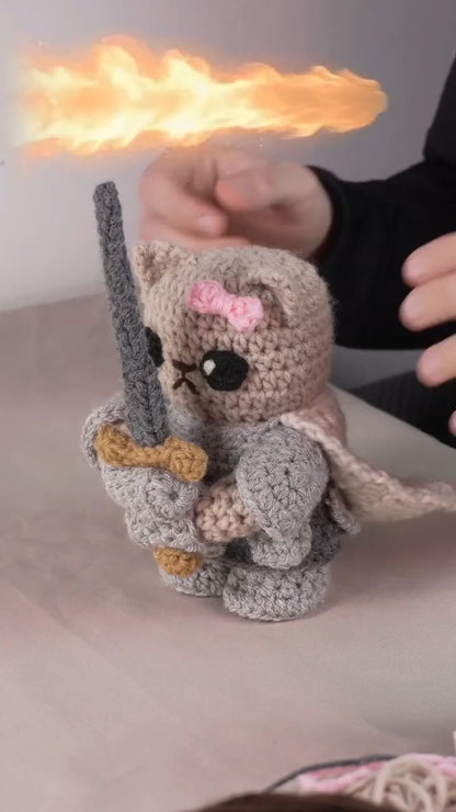 Viral Knight Cat Crochet Video Tutorial – Cute Kitten in Armor with Sword & Cape