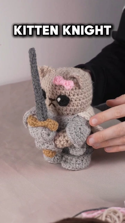 Viral Knight Cat Crochet Video Tutorial – Cute Kitten in Armor with Sword & Cape