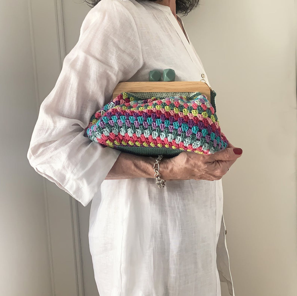 Shaped Granny rows clutch bag crochet pattern