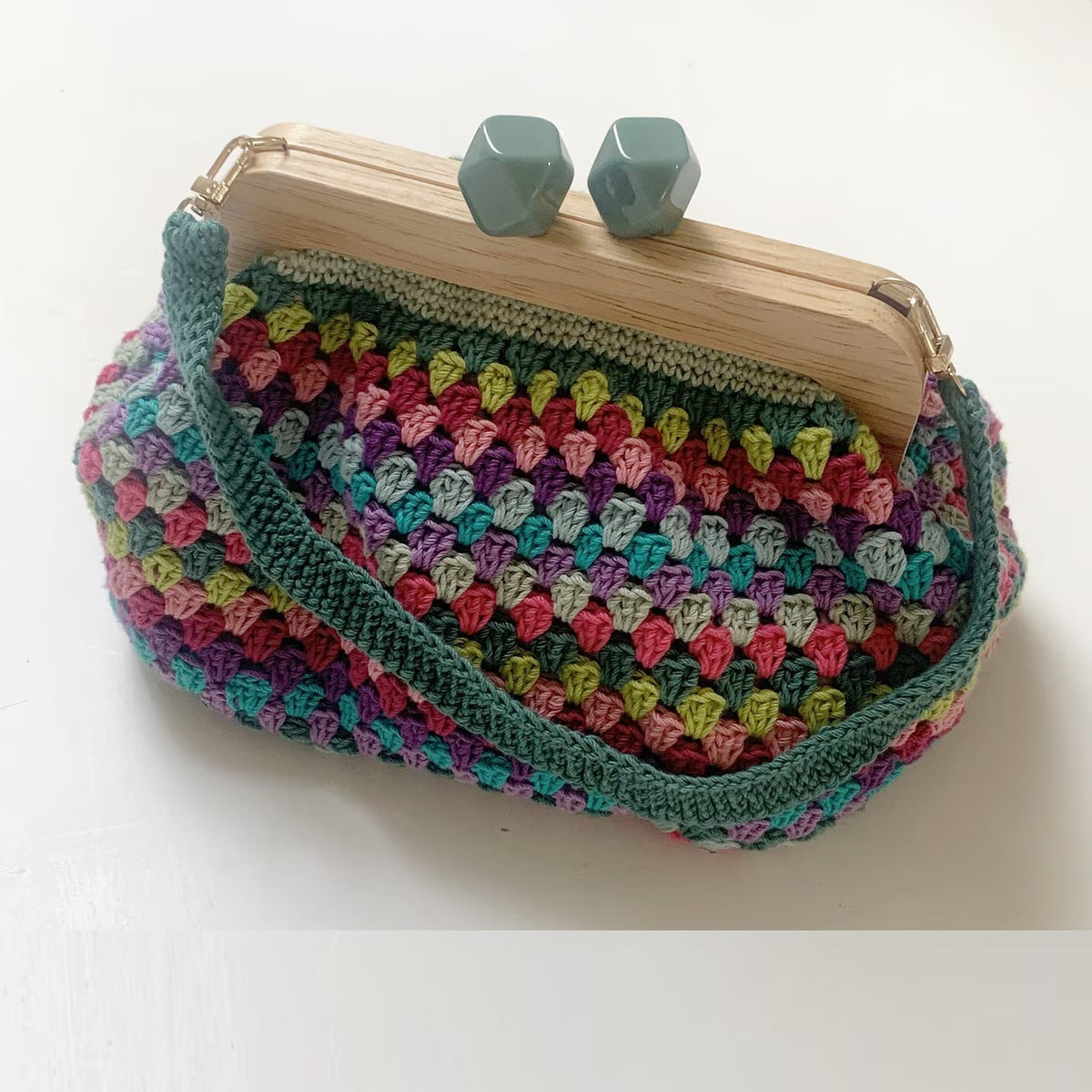 Shaped Granny rows clutch bag crochet pattern